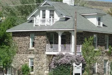 Yellowstone Suites B&b