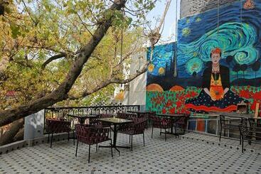 مسافرخانه Maya Hotel & Restaurant