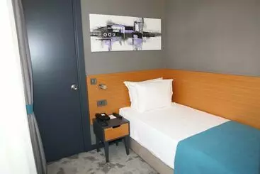 هتل Sapko Airport