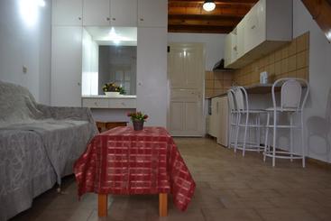 هتل Koskinas Apartments