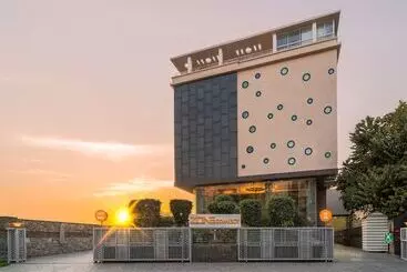 Hotel Zone Connect By The Park,udaipur