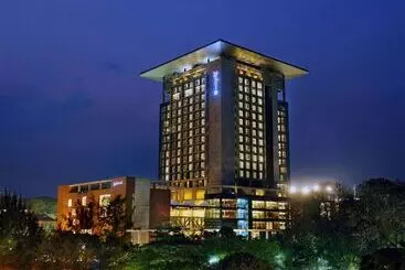 בית מלון כפרי Radisson Blu Chattogram Bay View