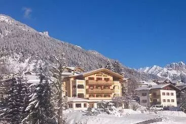 هتل Albergo Zur Sonne