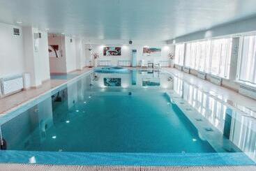 בית מלון כפרי Doubletree By Hilton Shymkent