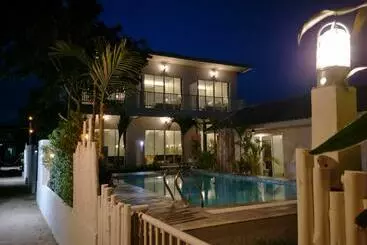 Hotelli Sea Sand House Resort