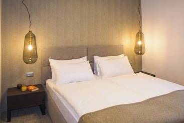 Pension Aldilà Art Rooms, Apartment And Vacation House