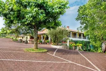 Majatalo čebron Family Estate