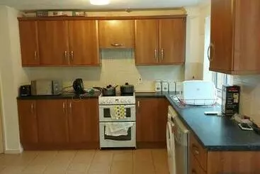 پانسیون Spacious And Serene Stay Near Milton Keynes Centre