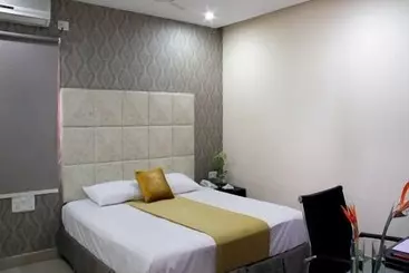 Aparthotel At Home Suites