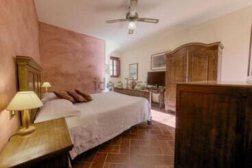 민박 San Gennaro Castello