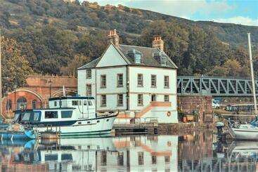 בית מלון כפרי Custom House