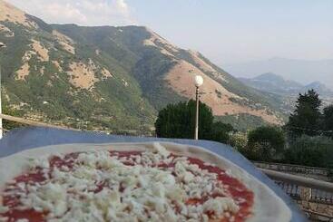 בית מלון כפרי Tartufo