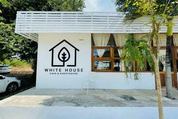 Hotel Whitehouse Cafe&guesthouse