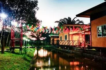 Lomakeskus บ้านต้นตาล ไอ้ไข่เด็กวัดเจดีย์ รีสอร์ต