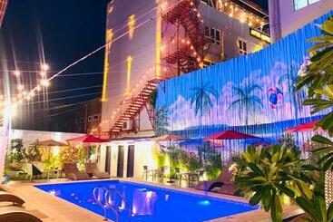 Capsulehotel Attic Capsule