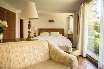 Casa Bugambilia, Un Pequeño Hotel En Tepoztlán