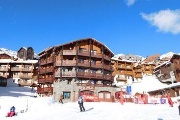 هتل آپارتمان Village Montana