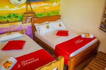 پانسیون Nuestros Tres Tesoros