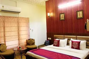Hotel Oyo Rooms Nangli Circle