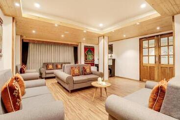 Hotel Summit Swiss Heritage Resort & Spa