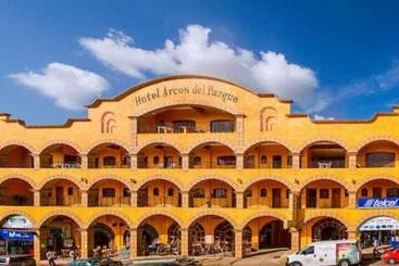 Hotel Arcos Del Parque