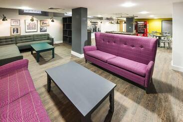 هاستل Destiny Student  Holyrood