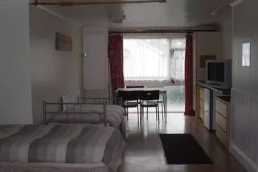 مبيت وإفطار Llanion Lodge