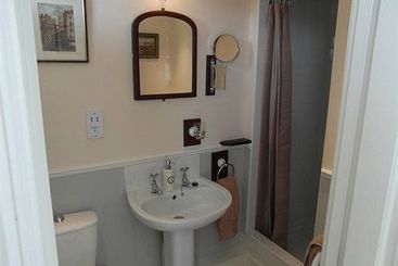 צימר Saint Hilda S House