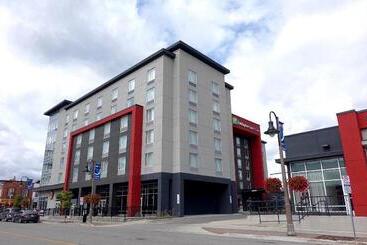 هتل Holiday Inn Express & Suites Oshawa Downtown Toronto Area, An Ihg