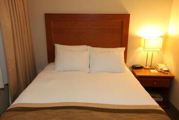 Otel St. Albert Inn & Suites