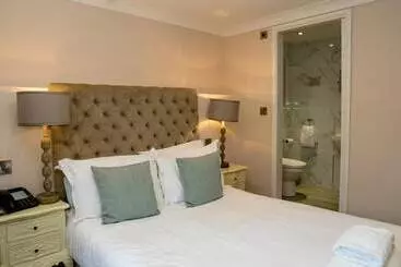 The Royal Oak Hotel And Restaurant