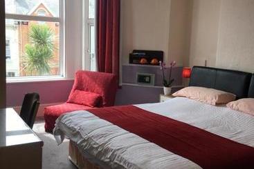 בית מלון כפרי Adelphi Guest House