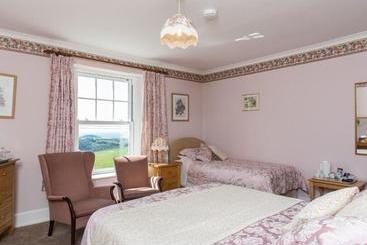 ホテル Bucklawren Farm