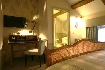 호텔 The Three Pigeons Inn