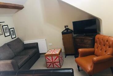 ホテル The Three Pigeons Inn