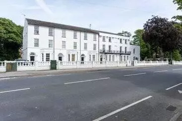 بنسيون The Lawns Guest House