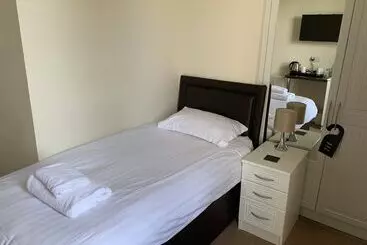 펜션 The Lawns Guest House