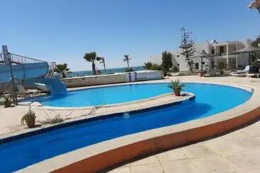 Hotelli Royal Beach Resort