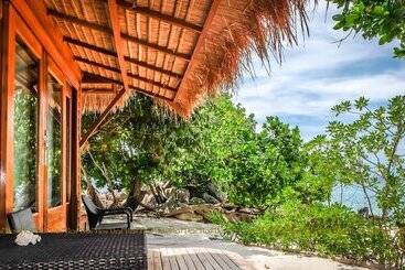 Otel Ten Moons Lipe Resort