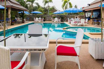 בית מלון כפרי Baan Tong Tong Pattaya Resort