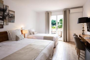 Отель La Garbine