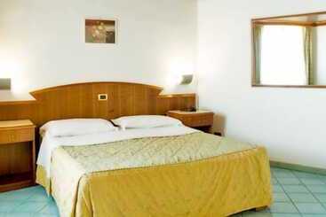 فندق Sunshine Beach Resort