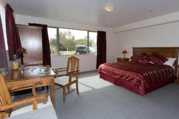 בית מלון כפרי The Lodge