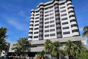 ホテル The Putra Regency