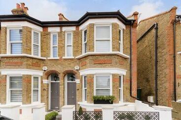 Pensione Surbiton Luxury Garden House 19a