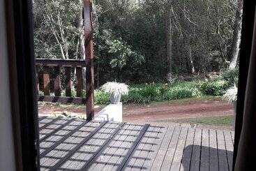 Пансион Whispering Pines Country Estate