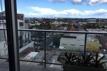 Апарт-отель Sub Penthouse On Barkly Street