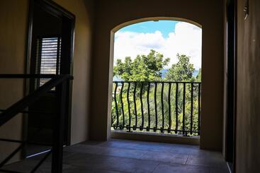 هتل Rochester Palms