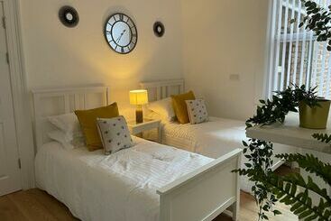 پانسیون Citystays Rooms With Free Parking