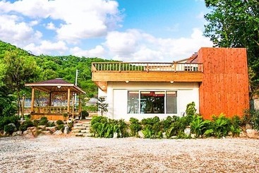 Ganghwado Noeulbit Meomuneunjip Pension